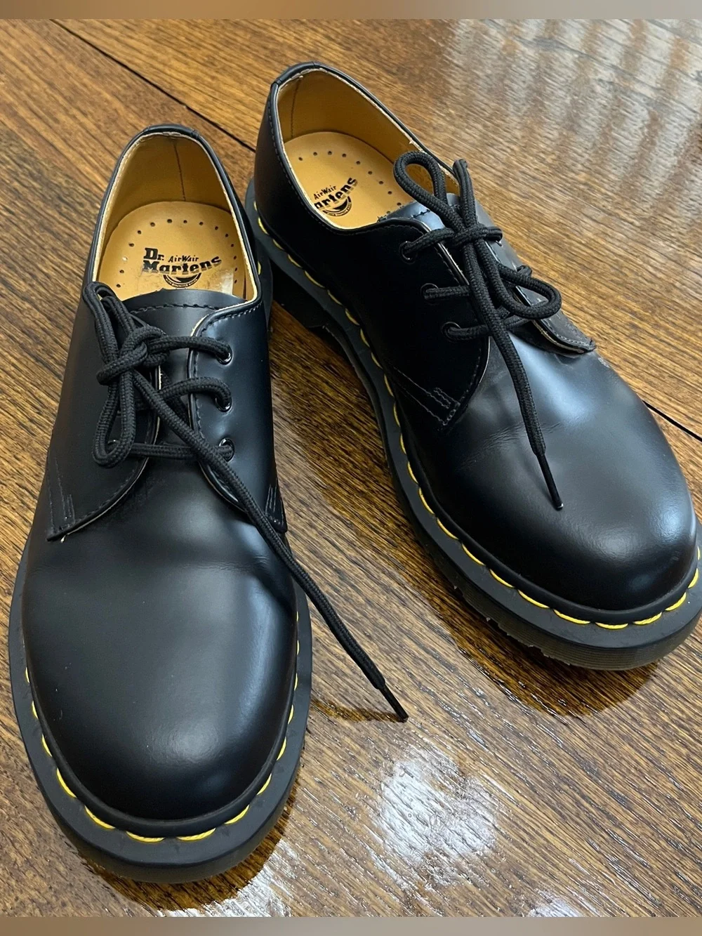 LIKE NEW Dr Martens Casual Oxford Shoes